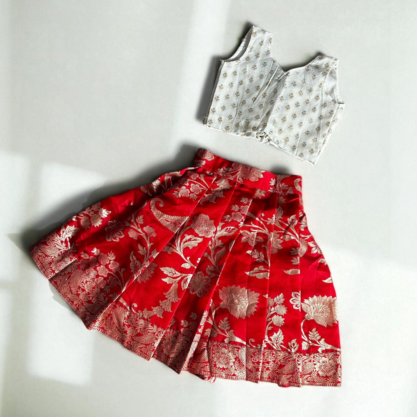 Classic Red and White Festive Set